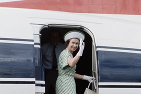 Queen Elizabeth II leaves Fiji in 1977