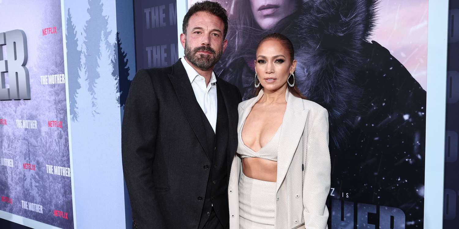 Ben Affleck and Jennifer Lopez posing