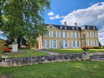 GIRONDE : Propriété de prestige, en AOP Côtes, proche de Saint Emilion.