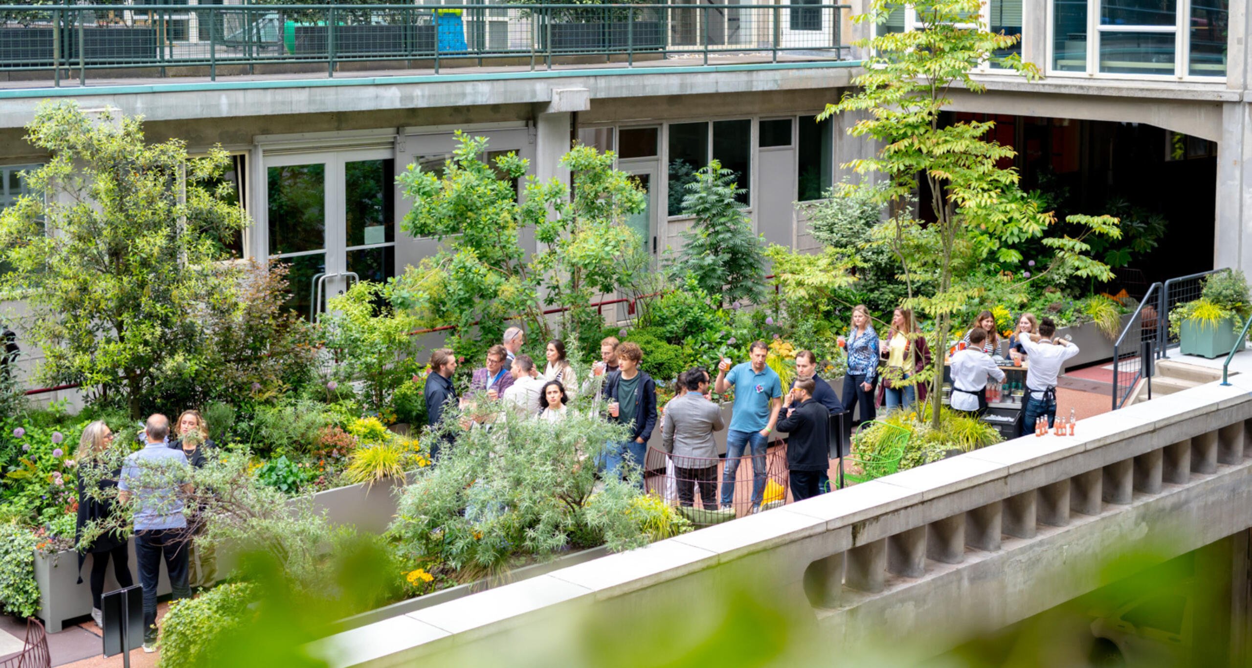 Group of people gathered in Maaskant Park at Groot Handelsgebouw