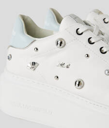 Sneakers de piel exclusivas con colgantes de KARL