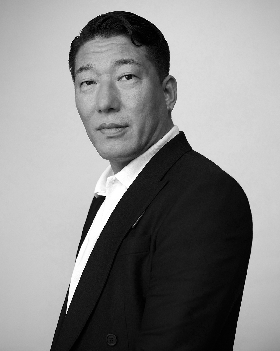 Hun Kim is the Design Director of the Maison KARL LAGERFELD and worked in close collaboration with Karl Lagerfeld to drive the brand’s creative identity.