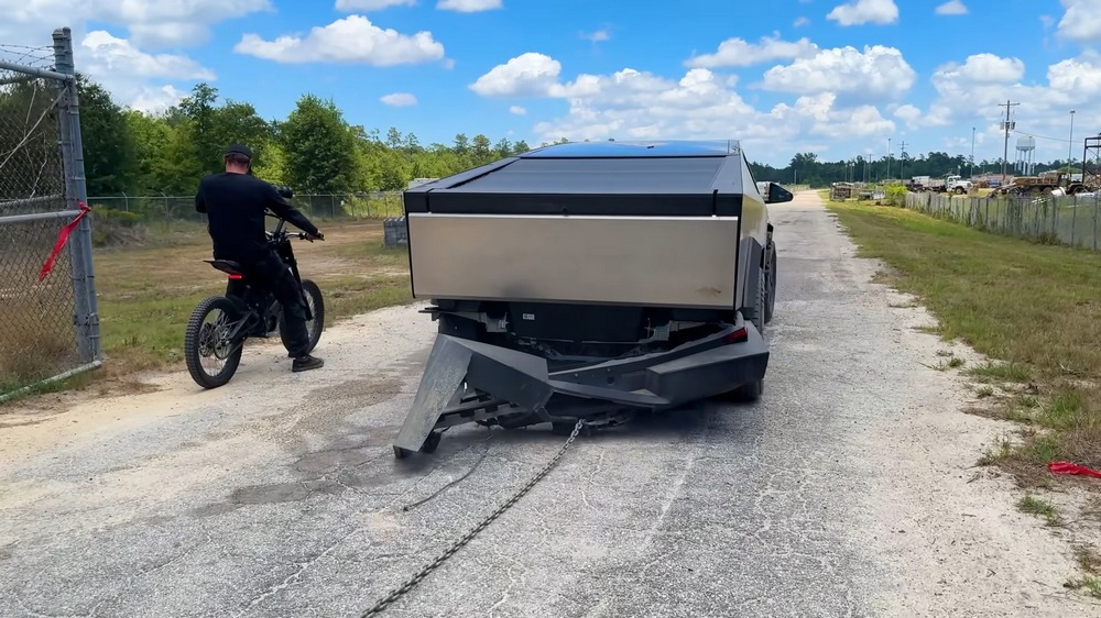 特斯拉 Cybertruck 耐久性大比拼：與 Ford F-150 的全方位對決 - 電腦王阿達