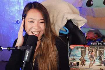 Flo Tran streaming Apex Legends on Twitch