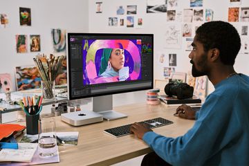 Person using an Apple M2 Pro-powered Mac mini.