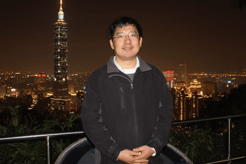 MemVerge founder and CEO Charles Fan standing in front of a city at night