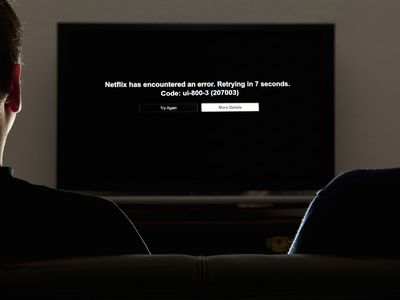 A TV displaying the Netflix error code ui-800-3.