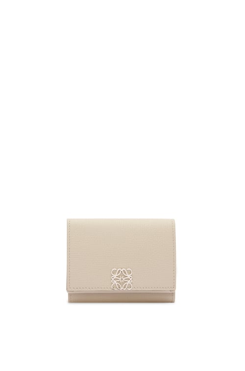 LOEWE Anagram trifold wallet in pebble grain calfskin Light Ghost plp_rd