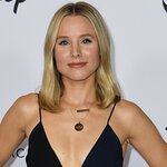 Kristen Bell Co-Hosts The Inaugural Moms: Movers + Makers Awards