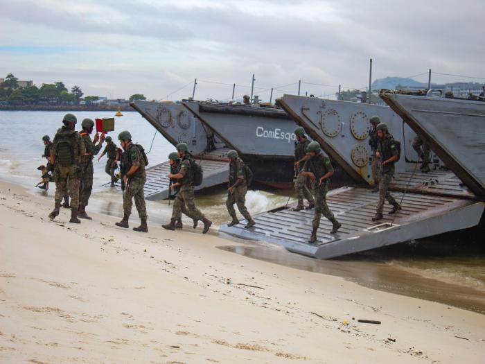 Militares realizam Incursão Anfíbia na Praia da Glória, Rio de Janeiro