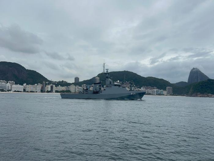 Navio-Patrulha Oceânico Apa em ação durante o patrulhamento marítimo do litoral do Rio de Janeiro