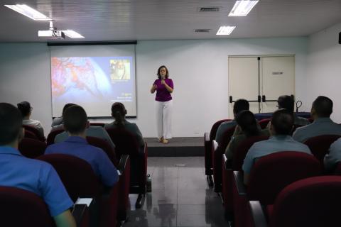 Professora Flávia Baptista apresenta os benefícios da Meditação Transcendental