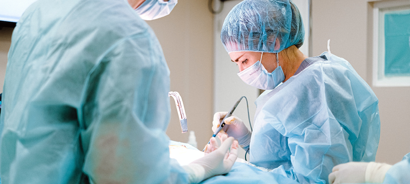 Photo of 2 medical practioners in an operation theater