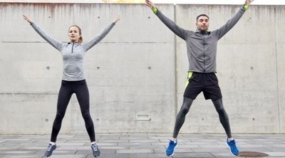 Jumping jacks, el ejercicio para quemar grasa desde casa