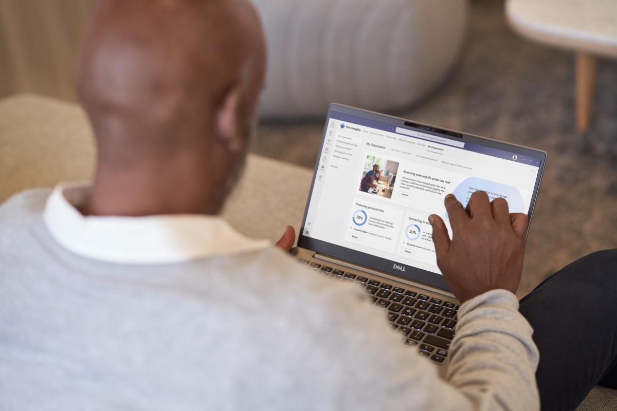 Employee reviewing his organization‘s Viva Insights while working from home on his laptop​.