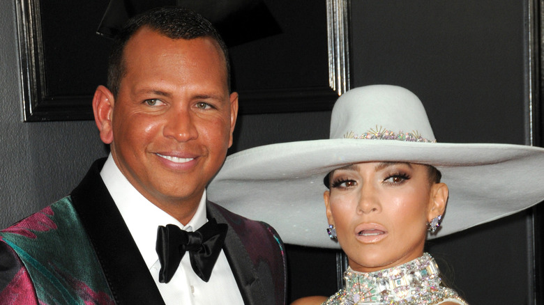 Alex Rodriguez and Jennifer Lopez posing