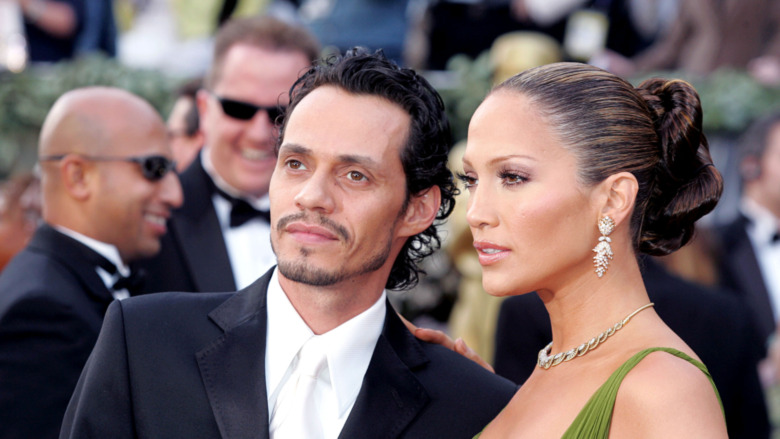 Marc Anthony and Jennifer Lopez posing