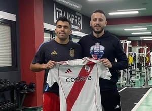 Le pone Huevo: con ropa de River, Acuña se prepara para una pretemporada clave