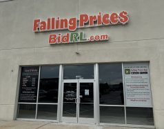 Falling Prices opens on Tuesdays, with everything costing $6. Each day, the prices fall — to $4 on Wednesdays, $2 on Thursdays, $1 on Fridays and 25 cents for what’s left on Saturdays. The prices reset when the store is restocked the next week.