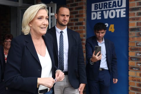 French election: Nazi attire and racist comments dog Le Pen's campaign