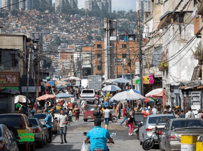 Política latinoamericana: la mascota que mueve la cola gracias a los votos