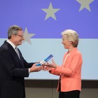 Mario Draghi et Ursula von der Leyen au siège de la Commission européenne le 9 septembre 2024 à Bruxelles (Belgique)