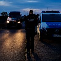 Des agents de la police fédérale allemande (Bundespolizei) près de Forst (Allemagne) en 2023 lors d'une patrouille près de la frontière avec la Pologne