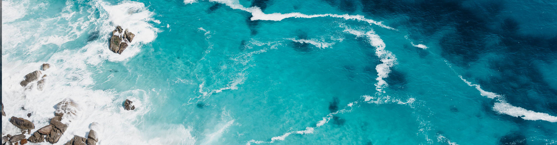 OVERHEAD SHOT OF THE OCEAN