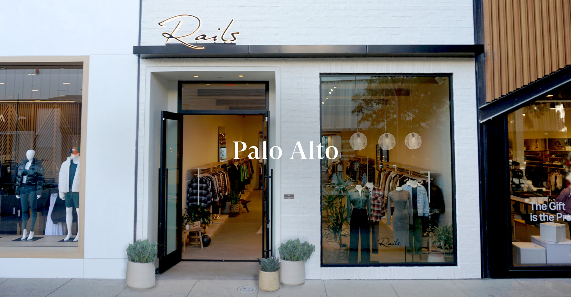 IMAGE SHOWS OUTSIDE OF PALO ALTO STORE