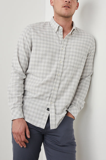 REID SHIRT - ALLOY WHITE MELANGE - FRONT LEAN