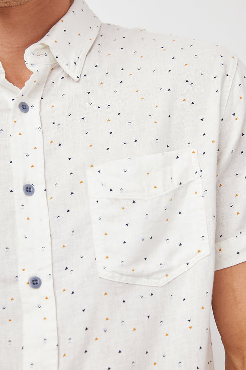 CARSON TRIANGLE GEO BUTTON DOWN SHORT SLEEVE SHIRT- DETAIL