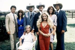 DALLAS, clockwise from upper left, Patrick Duffy, Victoria Principal, Jim Davis, Larry Hagman, Linda Gray, Steve Kanaly, Charlene Tilton, Babrara Bel Geddes, 1978-91 (ca. 1978 photo). ©CBS / courtesy Everett Collection