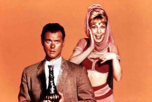 Kino. I Dream Of Jeannie, 1960er, 1960s, Bezaubernde Jeannie, Fernsehen, I dream of Jeannie, Television, US Serie, US Series, I Dream Of Jeannie, 1960er, 1960s, Bezaubernde Jeannie, Fernsehen, I dream of Jeannie, Television, US Serie, US Series, Bezaubernde Jeannie - Larry Hagman, Barbara Eden US Serie -, 1965-1970. (Photo by FilmPublicityArchive/United Archives via Getty Images)