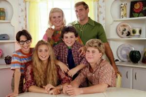 UNITED STATES - JANUARY 31:  THE WONDER YEARS - Pilot - Season One - 1/31/88, Pre-teen Kevin Arnold (Fred Savage, center) learned about life and love growing up in suburban America in the late 1960s. Pictured, from left: Josh Saviano (best friend, Paul Pfeiffer), Olivia d'Abo (sister, Karen), Alley Mills (mother, Norma), Dan Lauria (father, Jack) and Jason Hervey (brother, Wayne).,  (Photo by ABC Photo Archives/Disney General Entertainment Content via Getty Images)