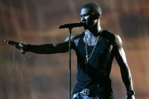 MIAMI - AUGUST 29:  Singer Usher performs at the 2004 MTV Video Music Awards at the American Airlines Arena August 29, 2004 in Miami, Florida.  (Photo by Frank Micelotta/Getty Images)