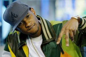 NEW YORK - MARCH 23: (US TABS OUT)  Musician Usher appears on MTV's TRL at the MTV studios in Time Square March 23, 2004 in New York City. (Photo by Mark Mainz/Getty Images)