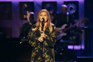 THE KELLY CLARKSON SHOW -- Episode 1052 -- Pictured: Kelly Clarkson -- (Photo by: Weiss Eubanks/NBCUniversal/NBCU Photo Bank via Getty Images)