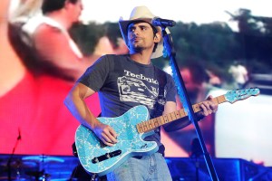 Brad Paisley performs at Sleep Train Amphitheatre on September 26, 2009 in Wheatland, California. (Photo by Tim Mosenfelder/Getty Images)