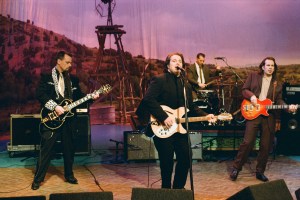 THE TONIGHT SHOW WITH JAY LENO -- Episode 647 -- Pictured: (l-r) Nick Kane, Raul Malo, Paul Deakin, and Robert Reynolds of musical guest The Mavericks perform on March 7, 1995 -- (Photo by: Margaret Norton/NBCU Photo Bank/NBCUniversal via Getty Images via Getty Images)