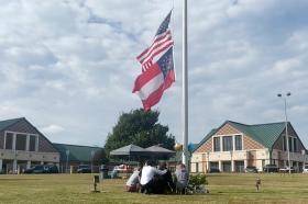 El sospechoso de 14 años ha sido acusado como adulto por el tiroteo del miércoles en las afueras de Atlanta que mató a cuatro personas