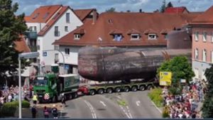 U-Boot-Transport durch den Südwesten: Mit 500 Tonnen  durch die Bad Rappenauer Innenstadt