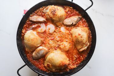 paella cooked in the machika paella pan