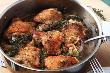 Braised chicken thighs in a stainless steel pot