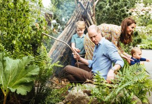 **STRICTLY EMBARGOED UNTIL 2230 BST SUNDAY MAY 19** The Duke and Duchess of Cambridge, Prince George, Princess Charlotte and Prince Louis visit the Adam White and Andree Davies co-designed 'Back to Nature' garden during build week ahead of the RHS Chelsea Flower Show, London, UK, on the 19th May 2019. Picture by Matt Porteous/WPA-Pool **STRICTLY EMBARGOED TO 2230 BST SUNDAY MAY 19** EDITORIAL USE ONLY. 19 May 2019 Pictured: Prince George, Prince William, Duke of Cambridge, Catherine, Duchess of Cambridge, Kate Middleton, Prince Louis. Photo credit: MEGA TheMegaAgency.com +1 888 505 6342 (Mega Agency TagID: MEGA424101_001.jpg) [Photo via Mega Agency]