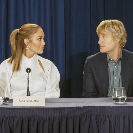 MARRY ME, center, from left: Jennifer Lopez, Owen Wilson, 2022. ph: Barry Wetcher /© Universal Pictures / Courtesy Everett Collection