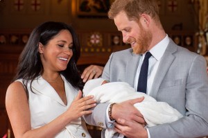 Britain's Prince Harry, Duke of Sussex (R), and his wife Meghan, Duchess of Sussex, pose for a photo with their newborn baby son, Archie Harrison Mountbatten-Windsor, in St George's Hall at Windsor Castle in Windsor, west of London on May 8, 2019. (Photo by Dominic Lipinski / POOL / AFP)        (Photo credit should read DOMINIC LIPINSKI/AFP via Getty Images)