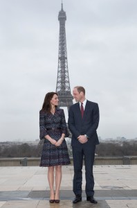 PARIS, FRANCE - MARCH 18:  (NO UK SALES FOR 28 DAYS) Catherine, Duchess of Cambridge and Prince William, Duke of Cambridge pose in front of the Eiffel Tower at the Trocadero square on March 18, 2017 in Paris, France. The Duke and Duchess are on a two day tour of France.  (Photo by Pool/Samir Hussein/WireImage)