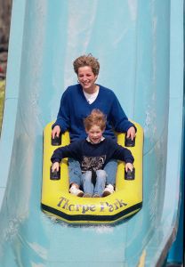 CHERTSEY,  UNITED KINGDOM - APRIL 18:   Diana, Princess of Wales, with Prince Harry, on the Depth Charge ride at Thorpe Park, Theme Park, on April 18, 1992 in Chertsey United Kingdom . (Photo by Julian Parker/UK Press via Getty Images)