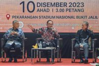 Gambar fail memaparkan Anwar memberi penjelasan pada sesi dialog bersama rakyat pada Majlis Penutup Program Setahun Bersama Kerajaan Madani di Stadium Nasional Bukit Jalil pada 2023. Foto Bernama