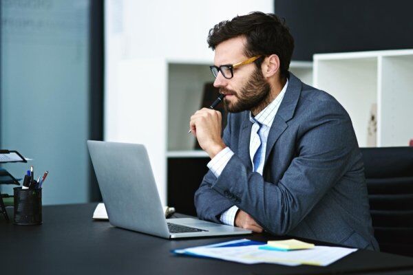 Descubra como escolher a cadeira ergonômica perfeita para o seu home office